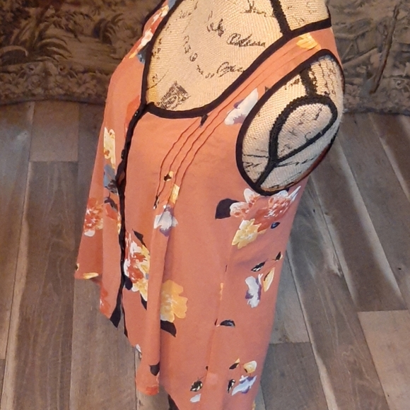 Mine - Slightly Sheer tank S - Picture 3 of 8